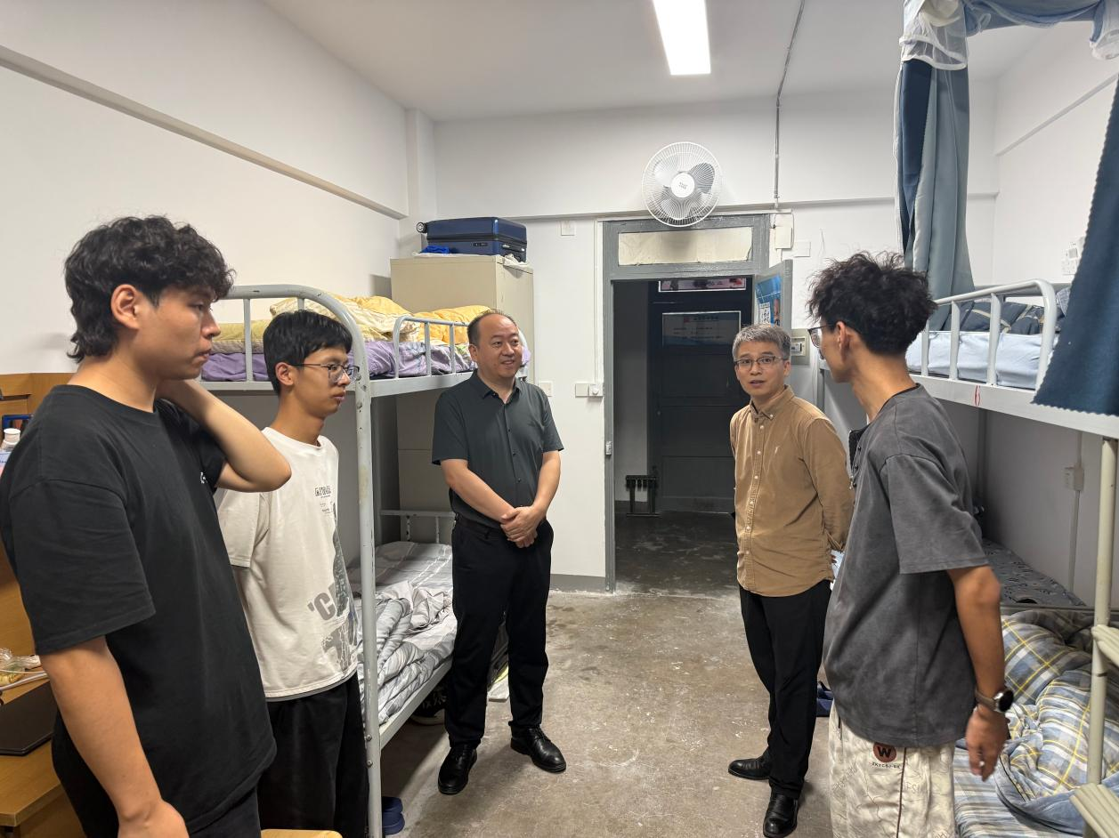 深入宿舍暖新生，凝心护航启新程